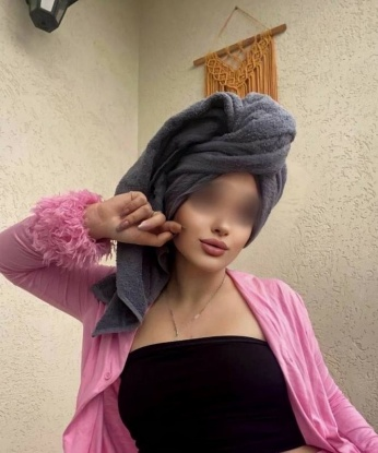 Я опытна и знаю, как доставить удовольствие каждому мужчине. 😉 Встреча со мной - это окунуться в волнующий океан страсти и наслаждения. Я живу в Москве, столице возбуждения, и готова подарить тебе незабываемое время. Со мной ты сможешь реализовать свои самые сокровенные фантазии, я открыта и готова пойти на эксперименты. Мои услуги полностью индивидуальны и включают массаж, оральные ласки и многое другое. Уже есть отзывы обо мне - мои клиенты остались очень довольны и рекомендуют меня своим друзьям. Жду тебя, чтобы сделать нашу встречу незабываемой. 😘 Фото проверены и мои. Каролина